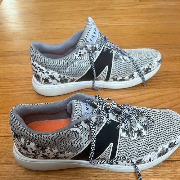 TraQ by Algeria sneakers. Womens size 10 - Picture 3 of 15